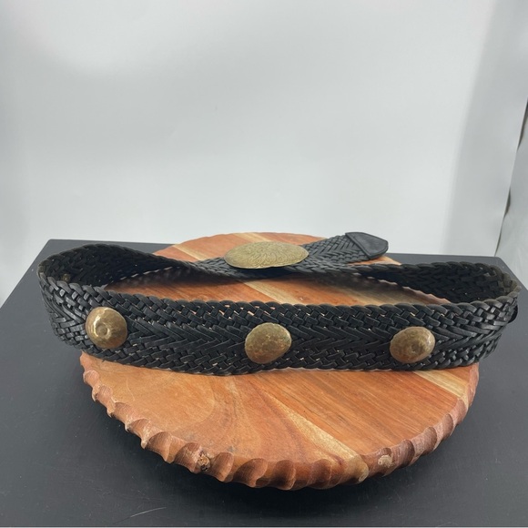 vintage Wide Woven Black Belt Large Brass Medallion Buckle Statement Piece - Picture 4 of 6